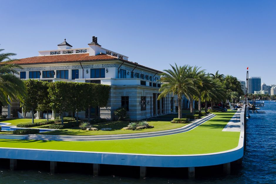 Beautiful maintained lawn by DGC Lawn Maintenance